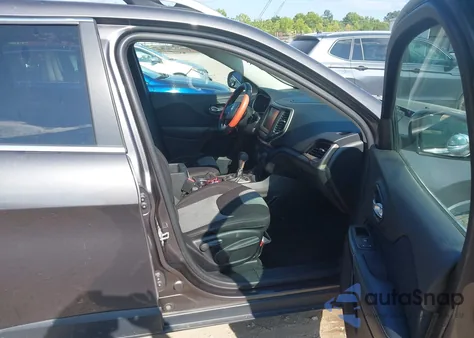 2014 Jeep Cherokee Latitude z USA, uszkodzony, nr VIN 1C4PJMCB6EW137769